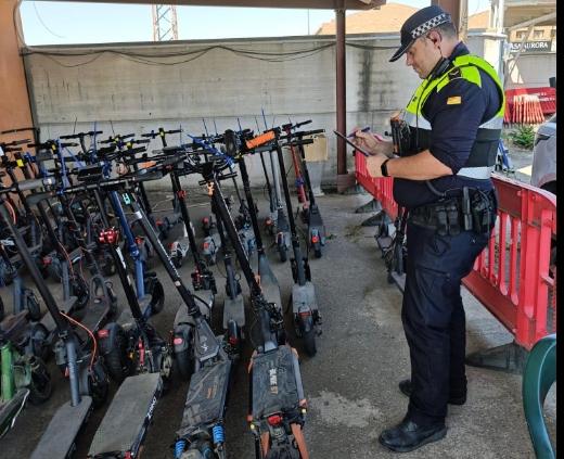 Controles de la Guardia Urbana 135 bicicletas y patinetes eléctricos inspeccionados en una semana