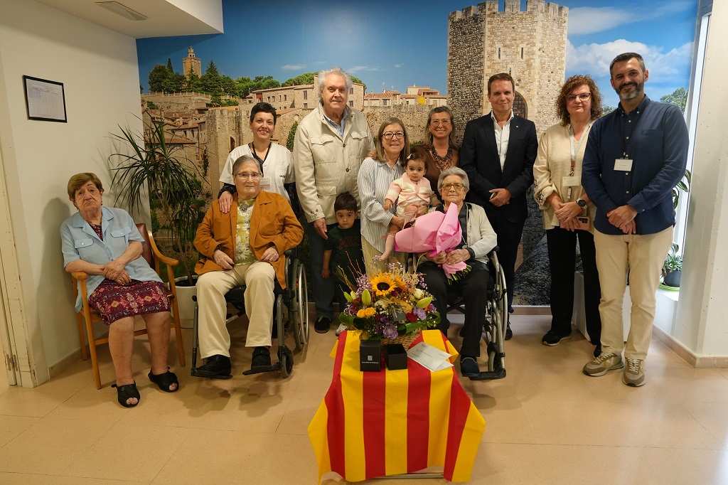 El Ayuntamiento de Girona Celebra a la Centenaria Antònia Bartrina con un Reconocimiento Especial