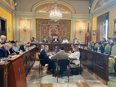 Medidas para Reducir la Publicidad Excesiva y Mejorar la Estética de Escaparates en Bares, Restaurantes y Tiendas