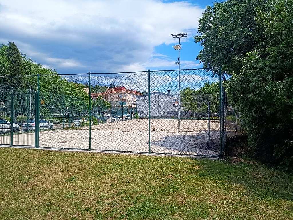 Participa en las Tres Sesiones para Definir Nuevos Usos de la Pista de Torre de Taialà con el Ayuntamiento