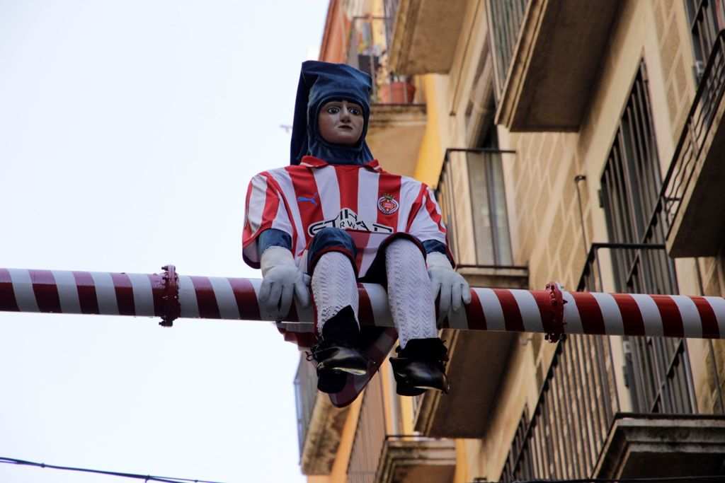 El Tarlà se Mantiene en el Callejón de l'Argenteria para Apoyar al Girona FC en su Último Partido de la Liga
