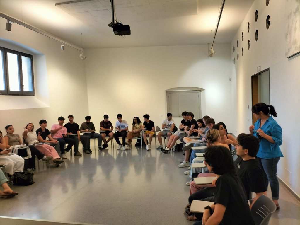 Evita Fraus en les Teves Compras: Taller Pràctic de l'Oficina Municipal d'Informació al Consum per a Estudiants de l'Escola Tècnica Girona