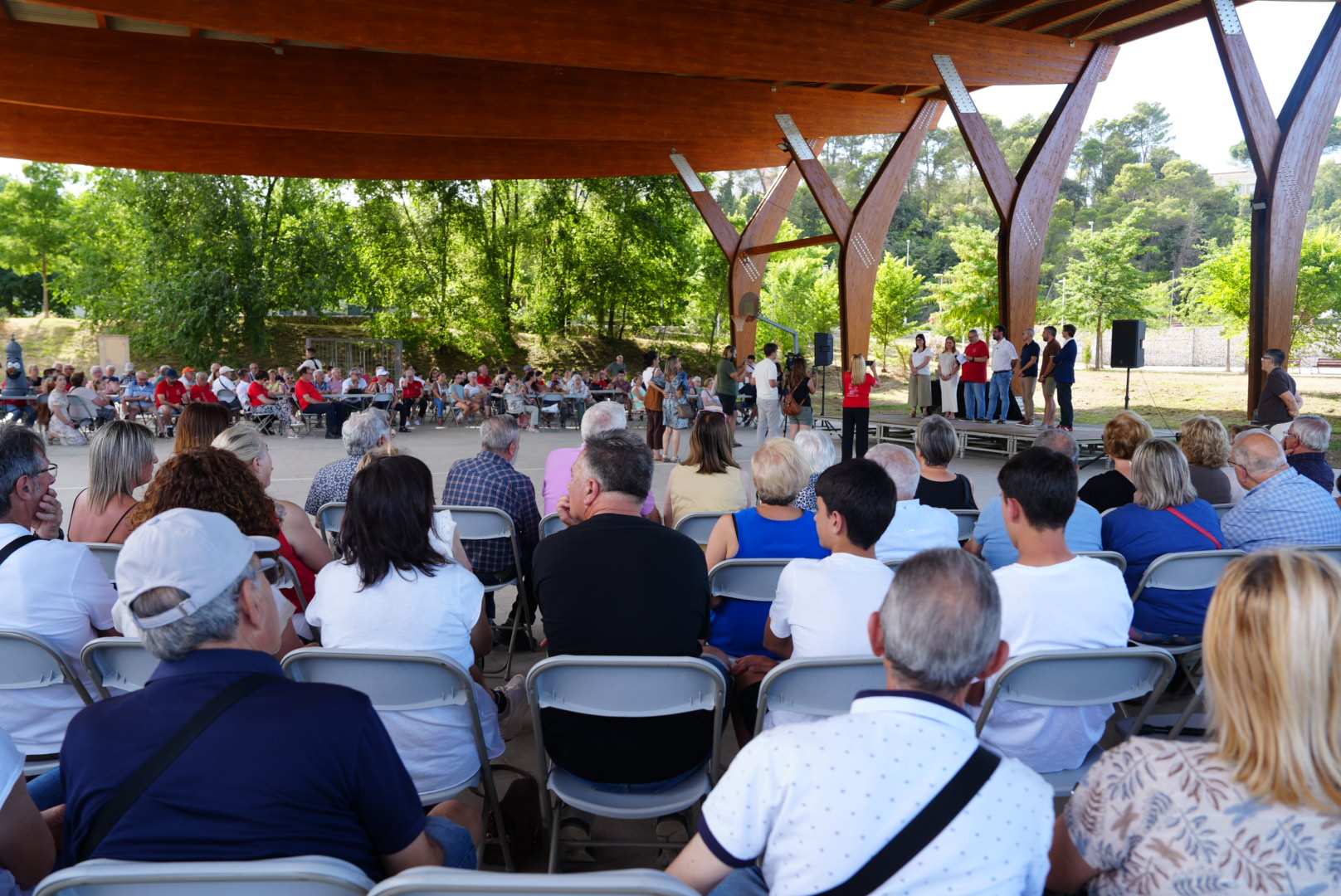 Girona Estrena la Nueva Cobertura de la Pista Polideportiva de Fontajau: I ovación y Deporte al Alcance de Todos