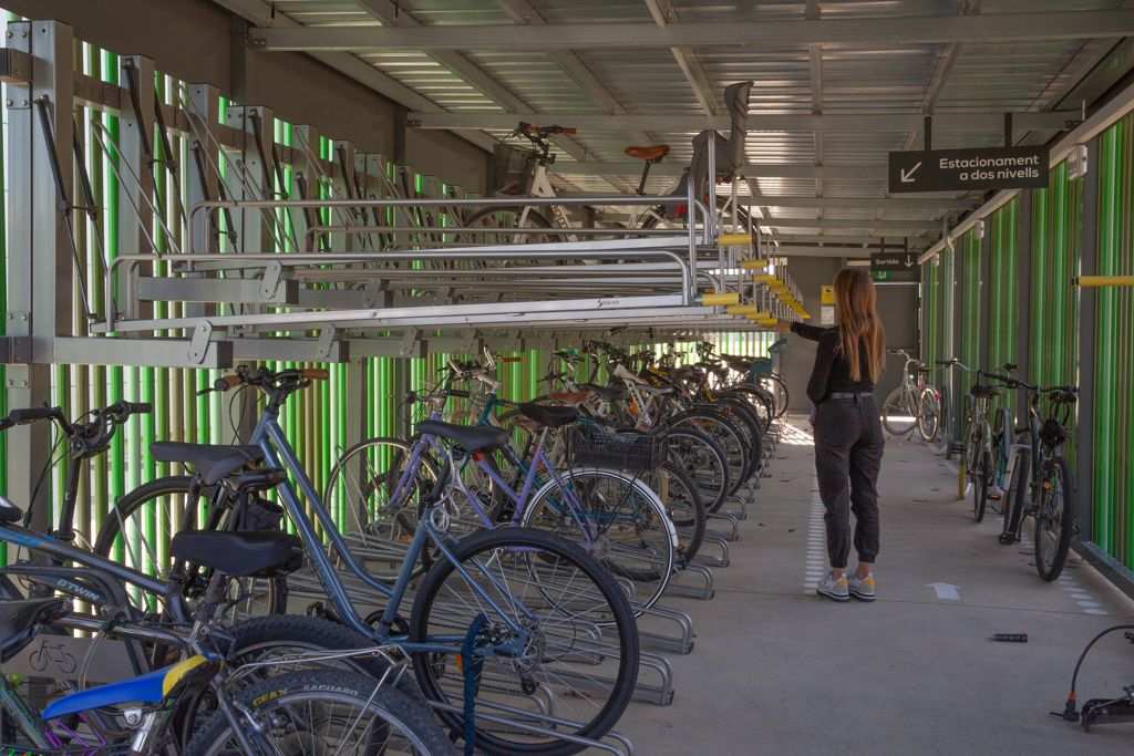 Aparcamiento cerrado para bicicletas en Girona: ¡Incremento del 74% en usuarios en solo un año!