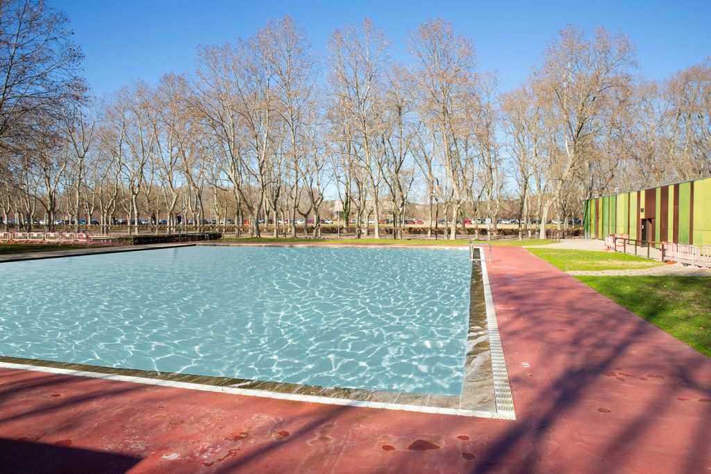 Apertura de la Piscina Municipal de la Devesa: ¡Ven a Disfrutar Desde el 10 de Junio!