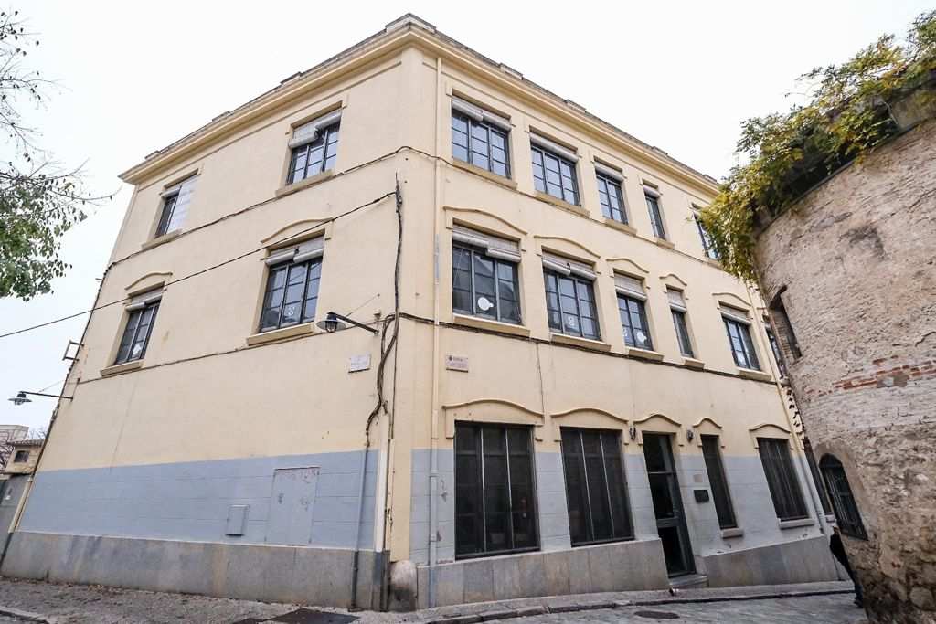 Girona Reactiva Trobades amb Sostre en l'Antiga UNED: Un Refugi Climàtic per a la Comunitat