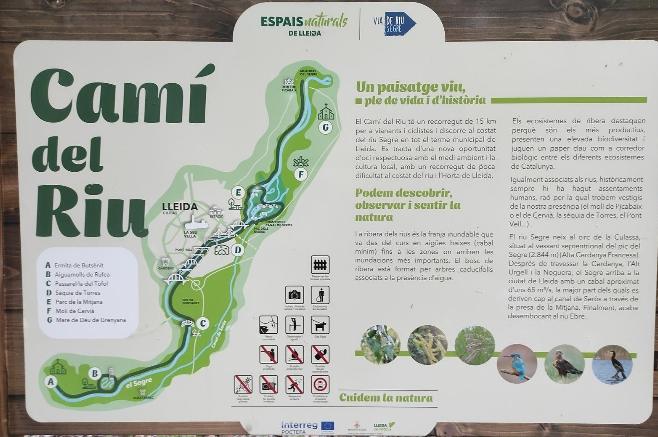 Acceso al tramo del Camí del Riu en su recorrido por la Mitjana