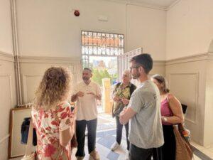 Participantes del Taller de Ocupación del IMO Transforman la Valla Perimetral y Fachada de la Escuela Sant Josep de Calassanç