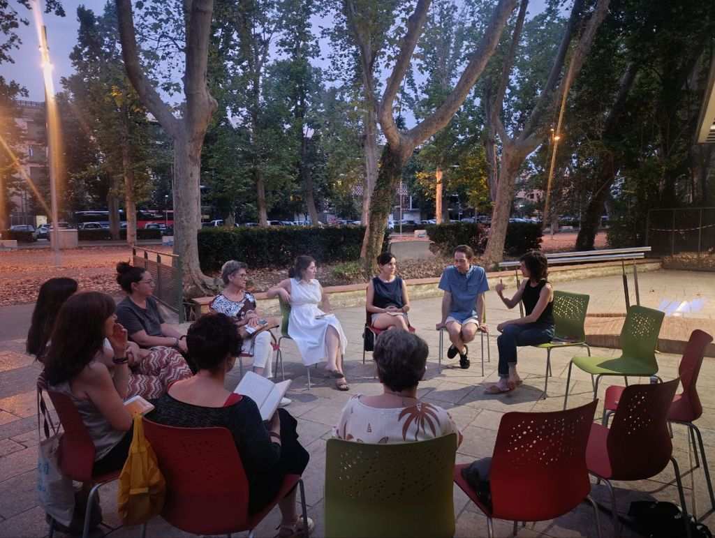 Disfruta del “Biblioestiu” en Girona: Lectura al aire libre en plazas y piscinas de la ciudad