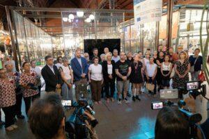 Minut de Silenci en el Mercat Central: Un Homenaje que Conmovió a la Comunidad