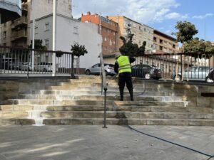 Limpieza Intensiva en Cinco Barrios: Personal en Formación del Instituto Municipal de Ocupación al Servicio de la Comunidad