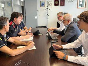 Alcalde Larrosa se Reúne con Guardia Urbana y Mossos d'Esquadra para Evaluar Estrategias de Seguridad