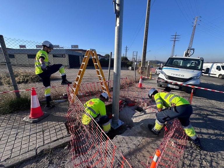 La Paeria comienza la instalación de 202 nuevas farolas en el polígono industrial El Segre