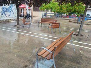 La Paeria moderniza el mobiliario urbano en la plaza Amics de Lleida