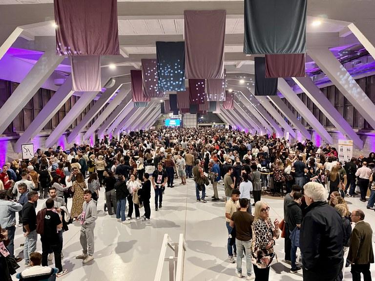 La XIV Fiesta del Vino alcanza récord de participación en su debut en el Palau de Vidre