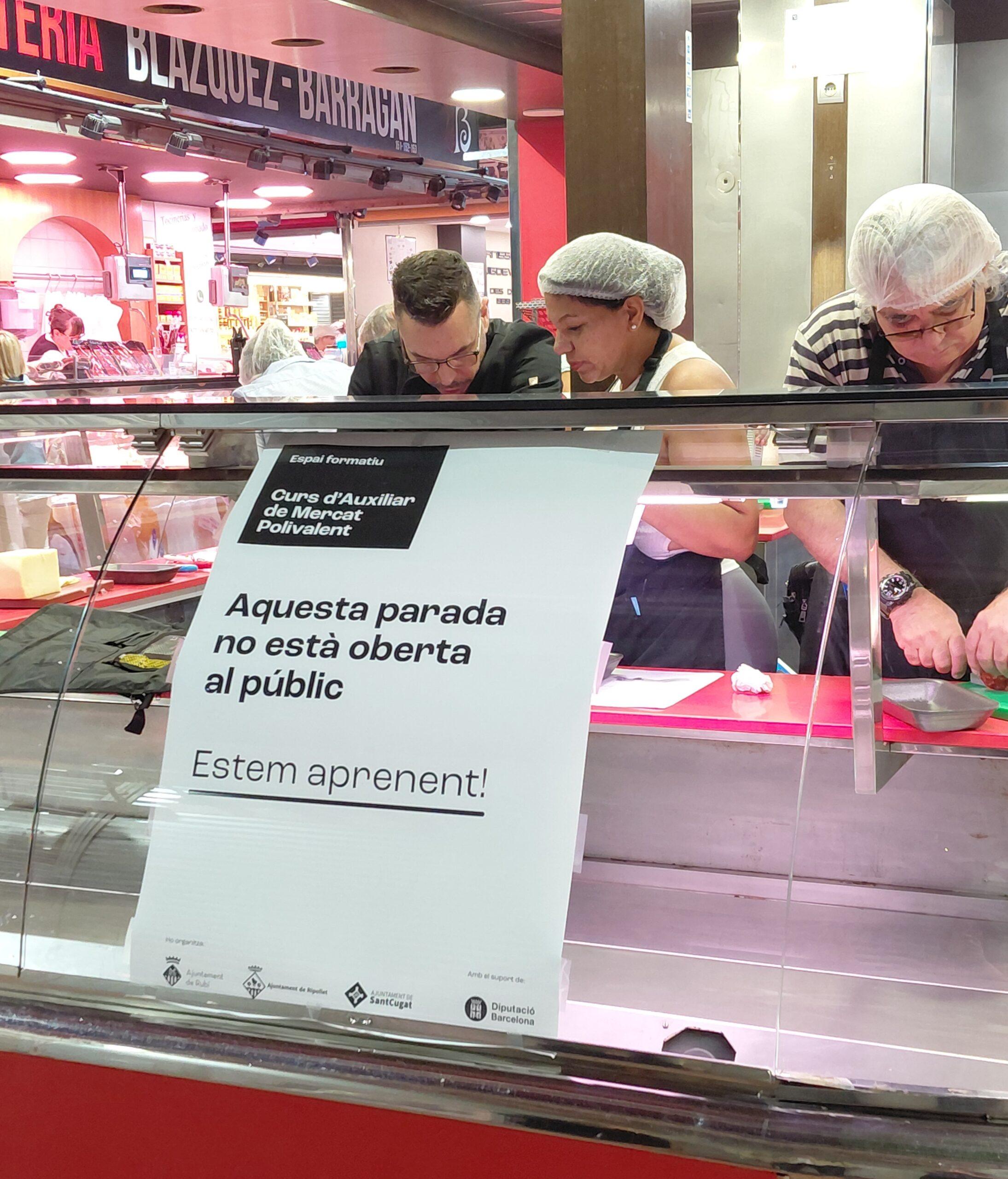 Badalona, l'Hospitalet y Cerdanyola presentan la nueva edición de la Escuela de Oficios de los Mercados Municipales con un módulo de platos preparados