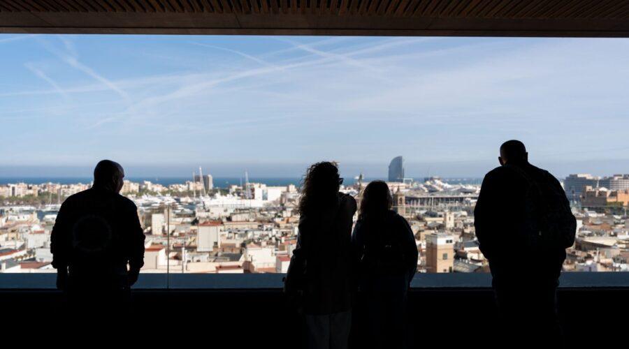 La valoración positiva de los barceloneses sobre la gestión municipal alcanza un máximo histórico